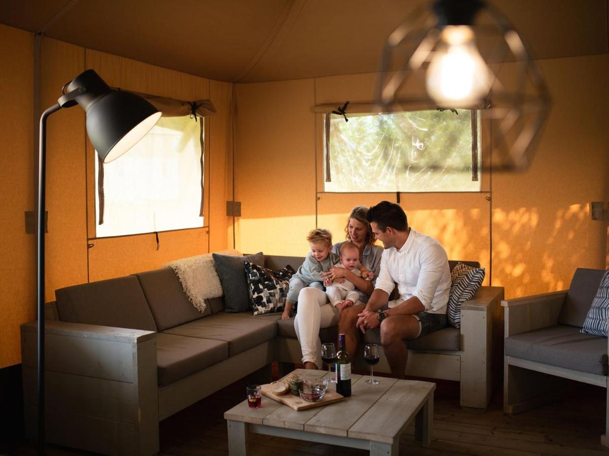 فندق Landal Glamping نوفشاتو المظهر الخارجي الصورة