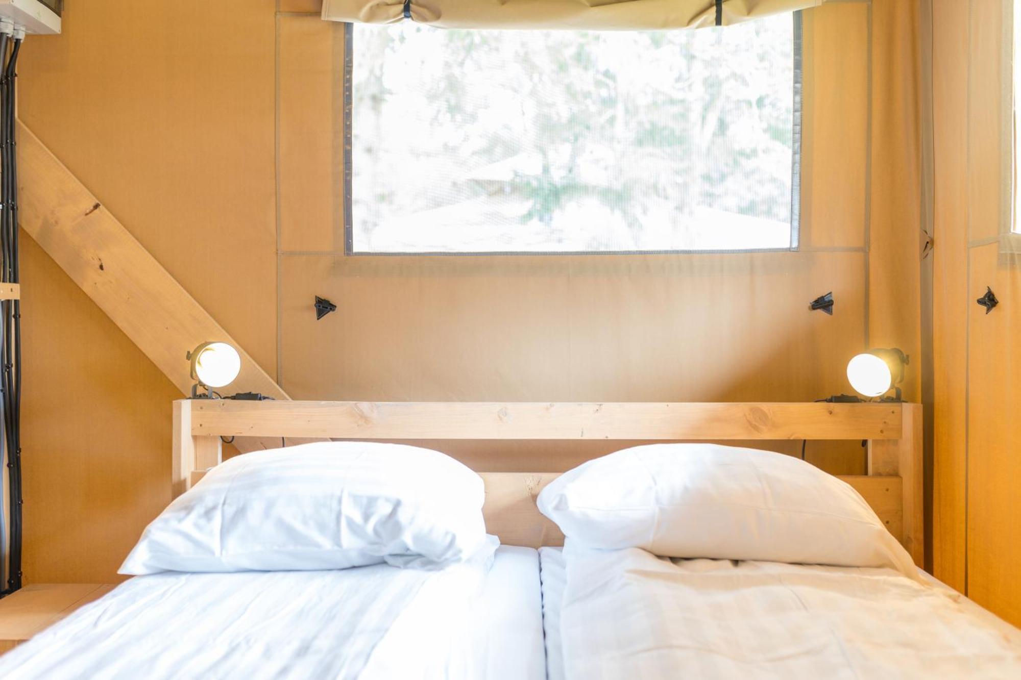 فندق Landal Glamping نوفشاتو الغرفة الصورة
