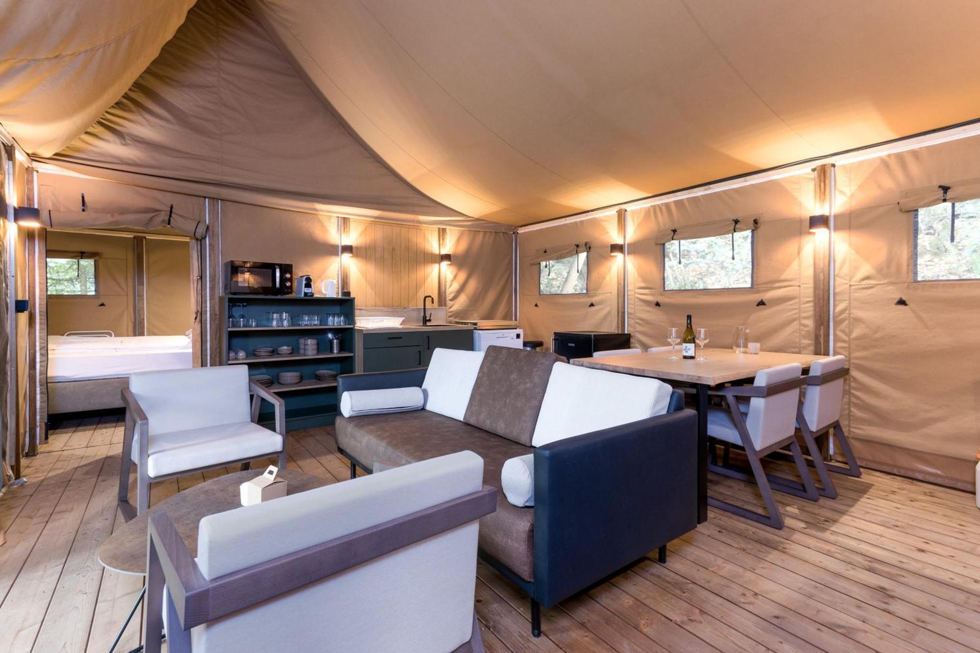فندق Landal Glamping نوفشاتو الغرفة الصورة